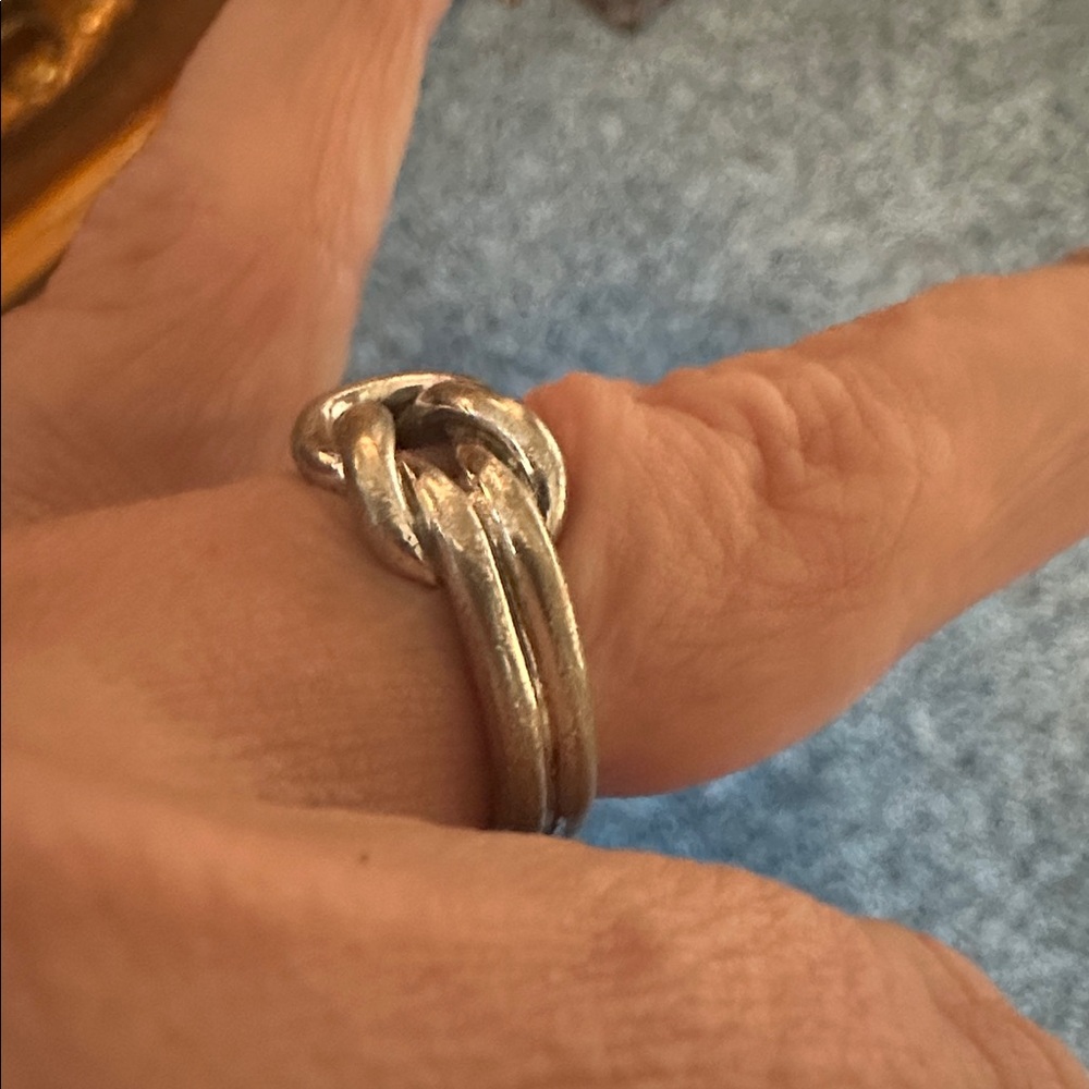 Gucci Elegant Silver Knot Ring authentic Euc size 4.75 to 5 - Picture 7 of 12
